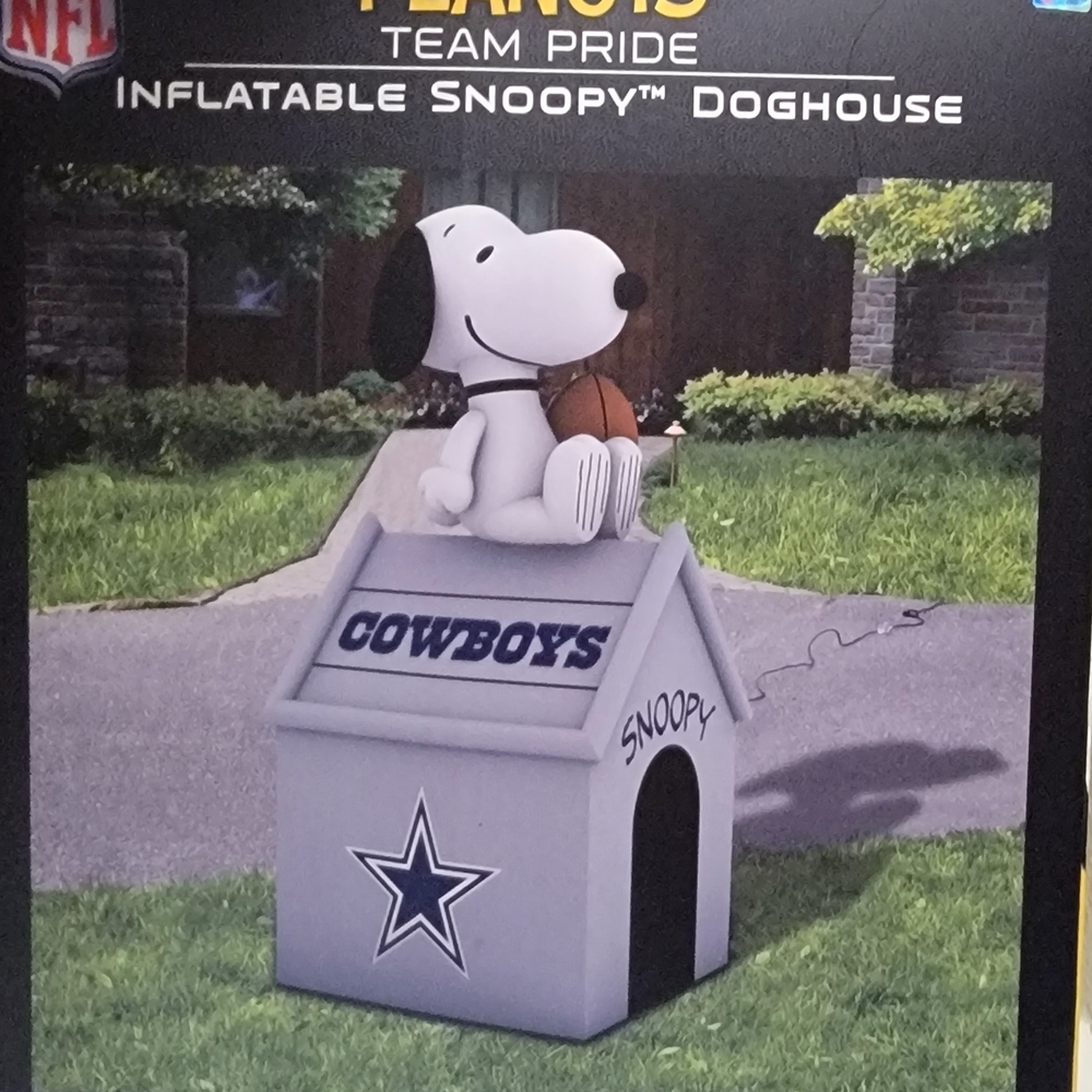 NFL Cowboys Snoopy Doghouse Inflatable